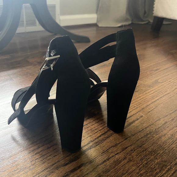 Strappy Heels with silver buckle - Picture 4 of 7